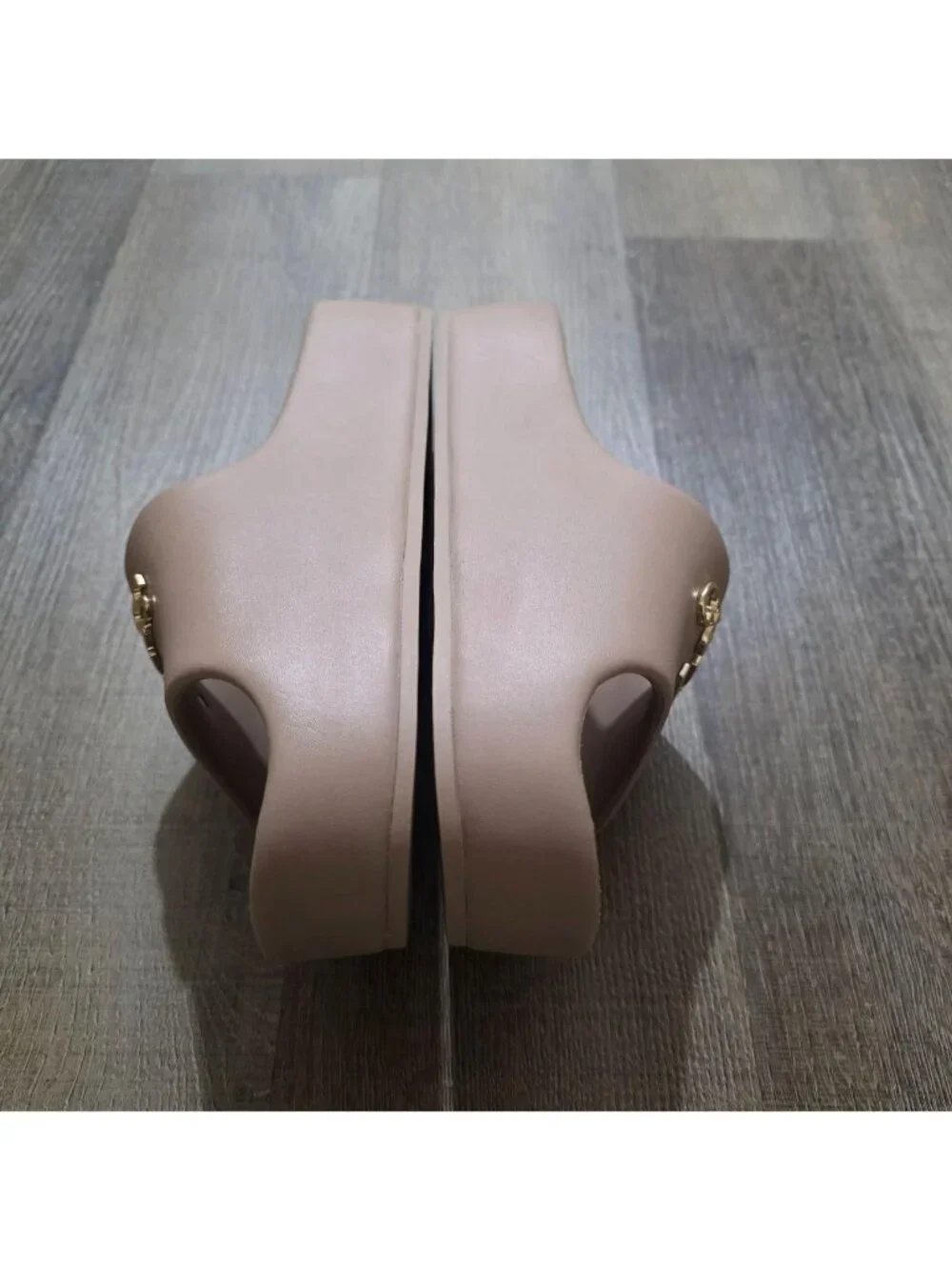 GUESS Women's Platform Slide Sandals Beige Nude Gold Logo Slip-On Casual Size 10